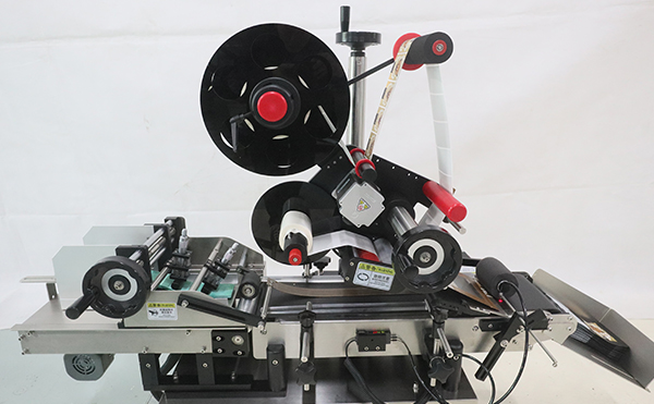 全自動(dòng)高速分卡貼標(biāo),貼標(biāo)機(jī),平面貼標(biāo)機(jī)