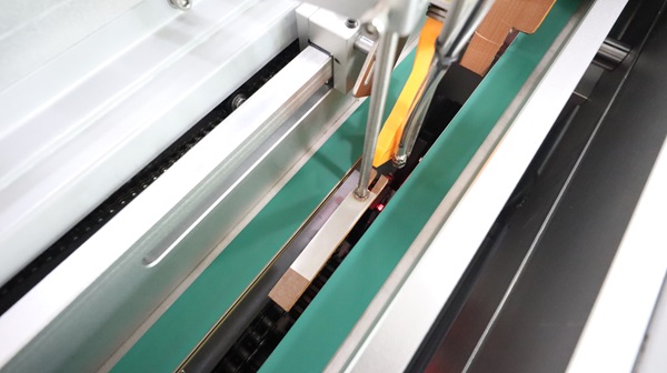 電線對(duì)折貼標(biāo)機(jī),對(duì)折貼標(biāo)機(jī),全自動(dòng)貼標(biāo)機(jī)