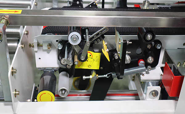 膠帶紙箱封箱機,封箱機,封箱包裝機生產廠家