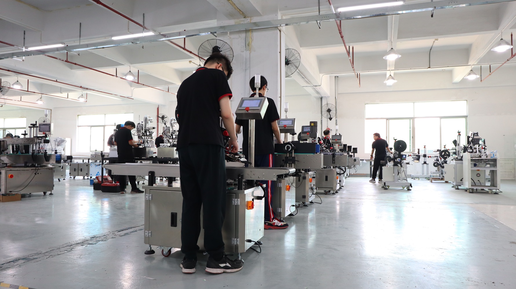 全自動轉(zhuǎn)角貼標機,轉(zhuǎn)角貼標設備,轉(zhuǎn)角貼標機