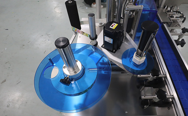 平面貼標(biāo)機(jī),不干膠貼標(biāo)機(jī),全自動(dòng)貼標(biāo)機(jī)生產(chǎn)廠家