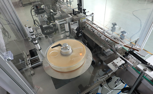 圓瓶套標(biāo)機(jī),套標(biāo)機(jī),套標(biāo)機(jī)生產(chǎn)廠家